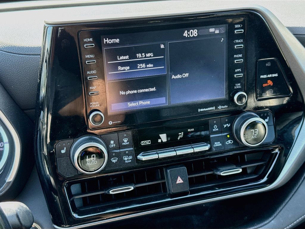 Used 2022 Toyota Highlander XLE AWD/4WD image 15