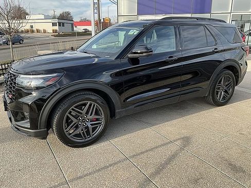 Used 2025 Ford Explorer ST w/ Sun And Sound Package image 11