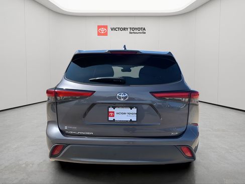 Used 2023 Toyota Highlander XLE image 5