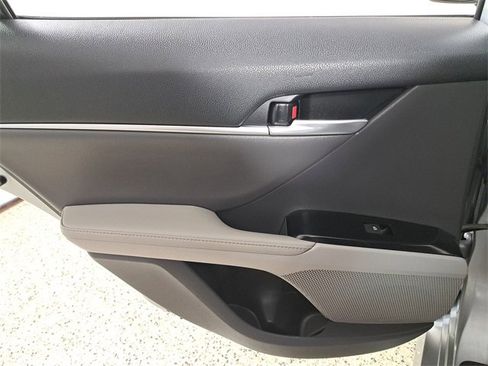 Used 2019 Toyota Camry XLE image 13