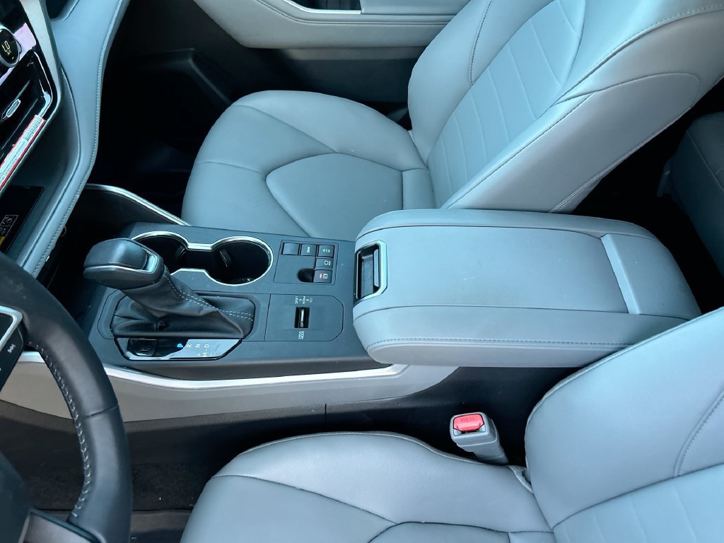 Certified 2025 Toyota Highlander XLE FWD image 29