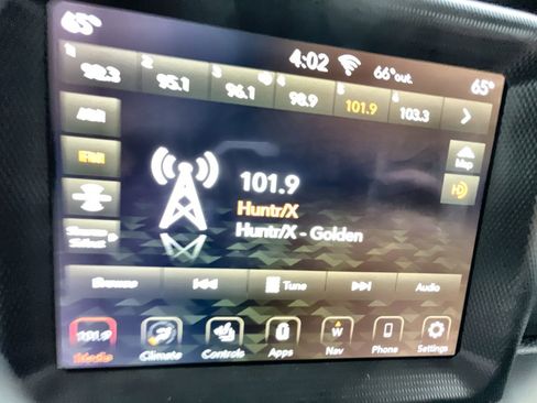 Used 2020 Jeep Wrangler Unlimited Sahara image 13