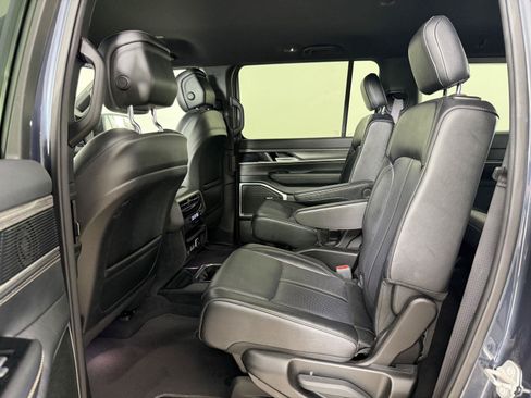Used 2024 Jeep Wagoneer Series II AWD/4WD image 16
