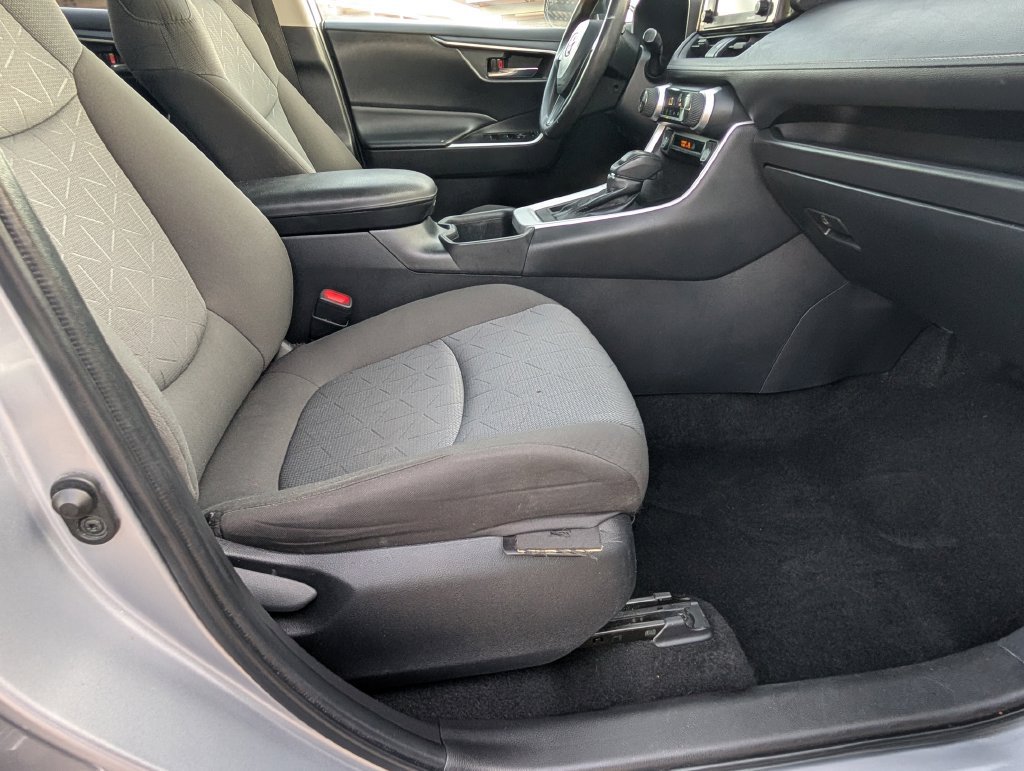 Used 2022 Toyota RAV4 XLE AWD/4WD image 20