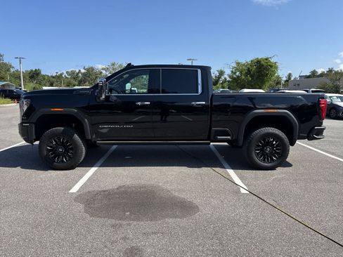 Used 2024 GMC Sierra 3500 Denali Ultimate AWD/4WD image 11