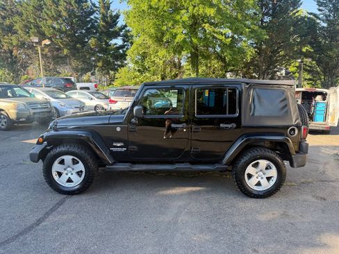 Used 2012 Jeep Wrangler Unlimited Sahara w/ Connectivity Group AWD/4WD image 3