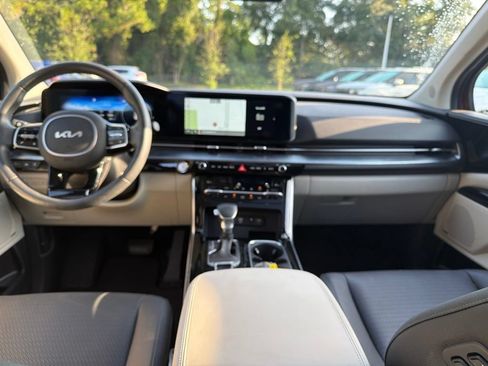 Certified 2024 Kia Carnival SX Prestige FWD image 25