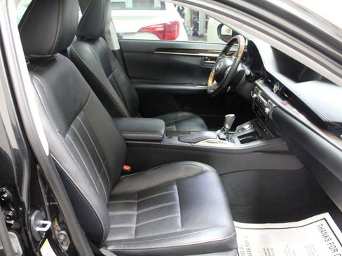 Used 2018 Lexus ES 350 w/ Luxury Package w/Wood Trim image 25