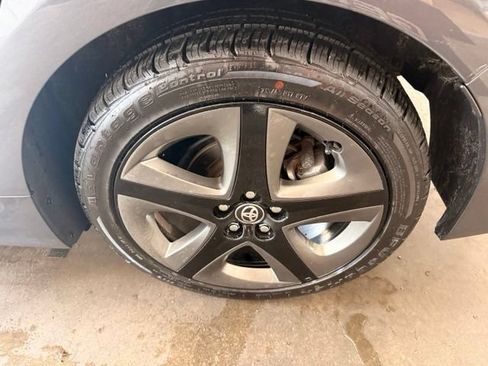 Used 2022 Toyota Prius XLE FWD image 6