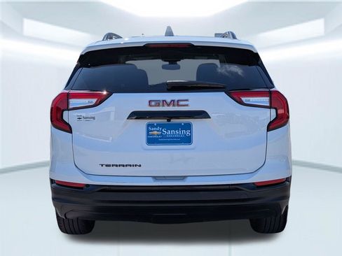 Used 2023 GMC Terrain SLE w/ Elevation Edition image 5
