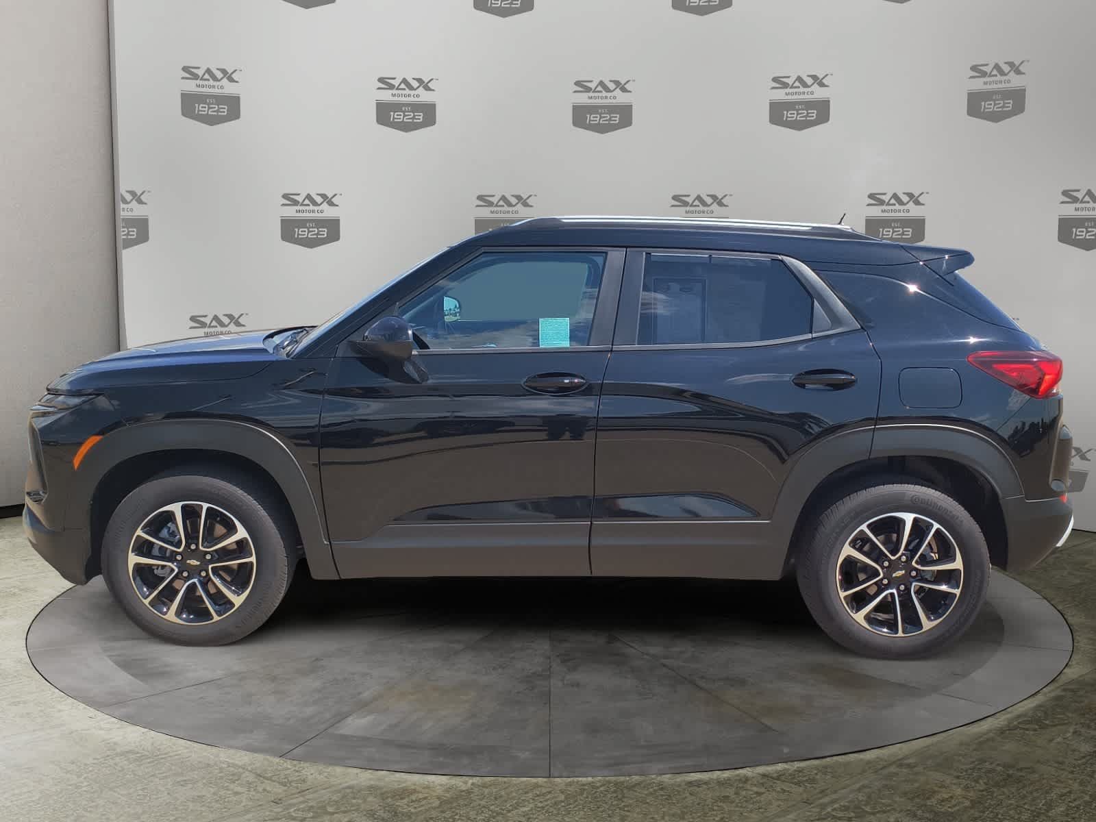 Used 2025 Chevrolet TrailBlazer LT w/ Driver Confidence Package AWD/4WD image 2