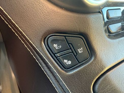 Used 2015 Chevrolet Suburban LTZ image 26