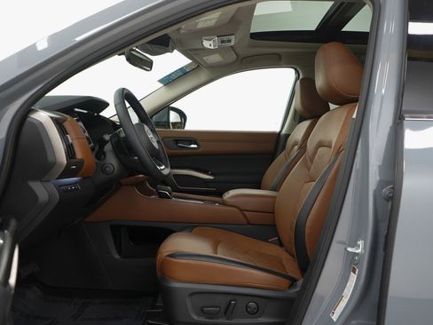 Used 2024 Nissan Pathfinder Platinum w/ Cargo Package image 21