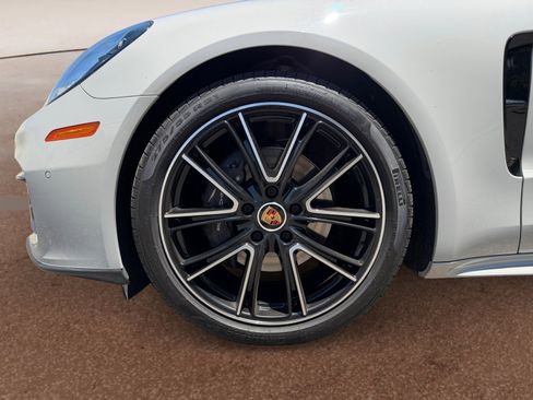 Used 2023 Porsche Panamera RWD image 9