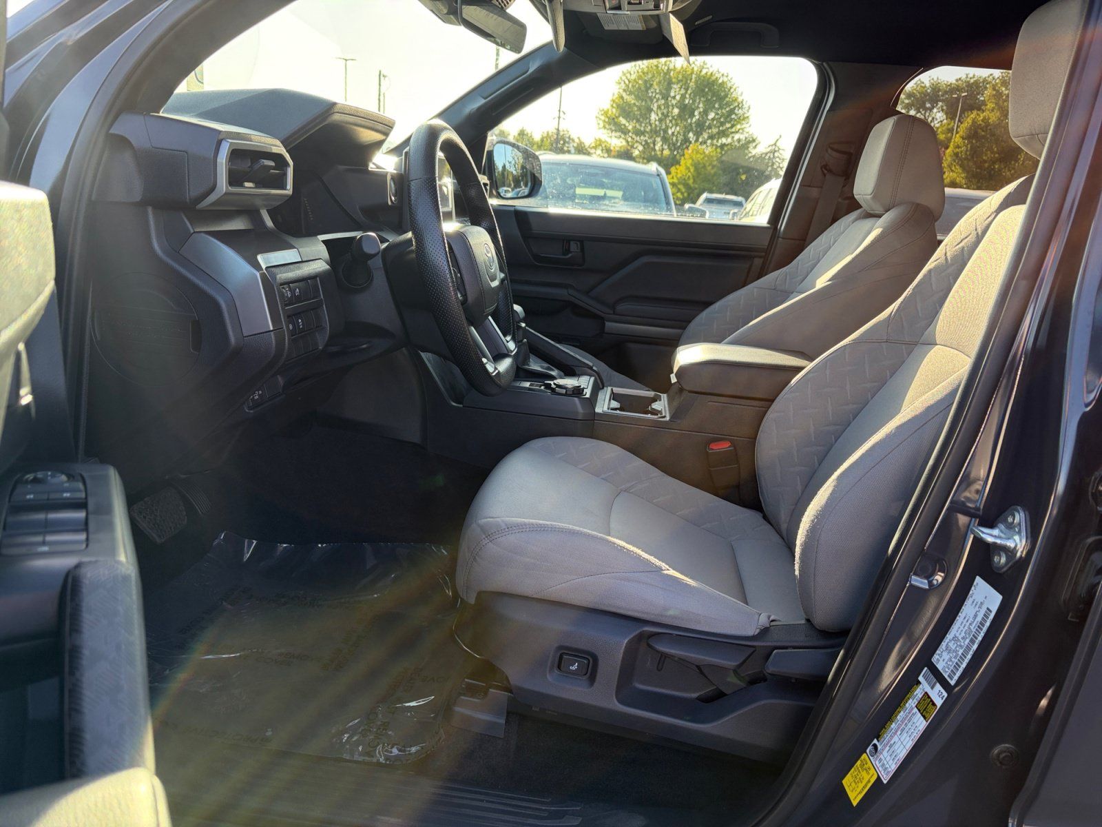 Used 2025 Toyota Tacoma SR5 AWD/4WD image 11