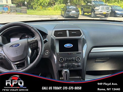 Used 2019 Ford Explorer XLT w/ Equipment Group 202A AWD/4WD image 5