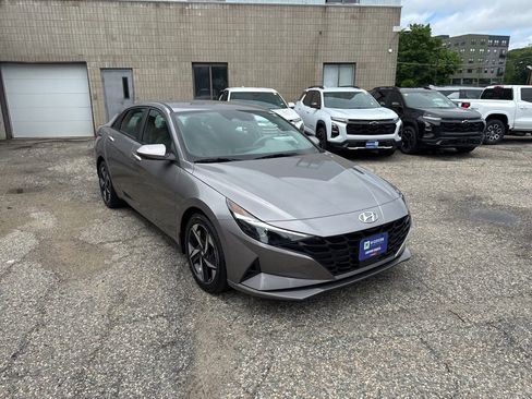 Used 2023 Hyundai Elantra SEL w/ Convenience Package FWD image 8