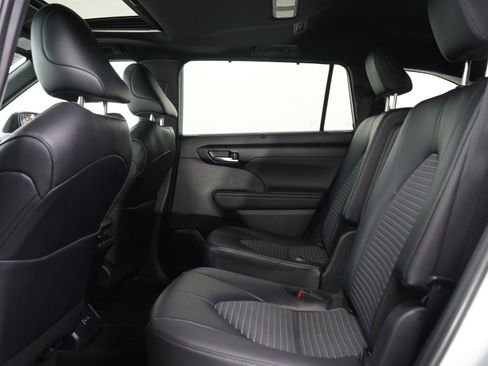 Used 2025 Toyota Highlander XSE image 20