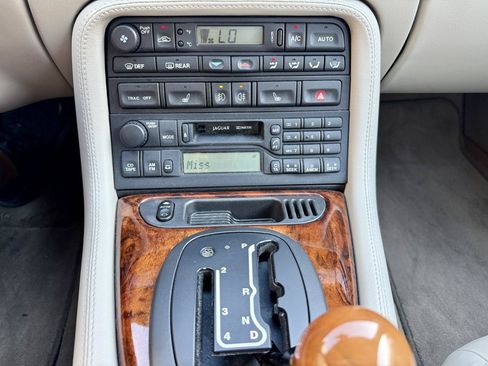 Used 2001 Jaguar XK8 Convertible RWD image 25