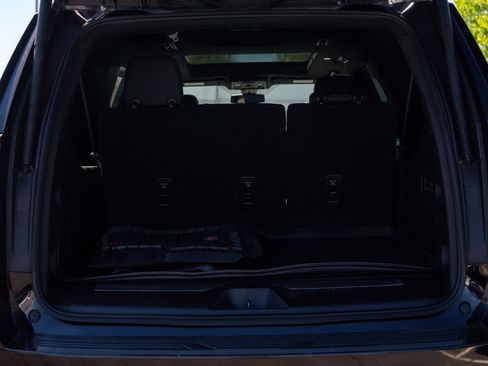 Used 2021 Chevrolet Suburban Z71 w/ Luxury Package AWD/4WD image 9