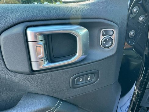 Used 2022 Jeep Wrangler Unlimited Sahara AWD/4WD image 14