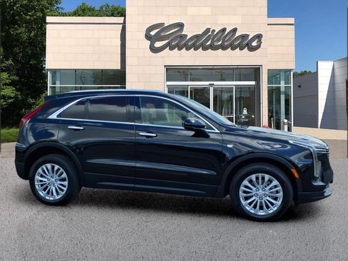 Certified 2024 Cadillac XT4 Luxury w/ Cold Weather Package AWD/4WD image 6