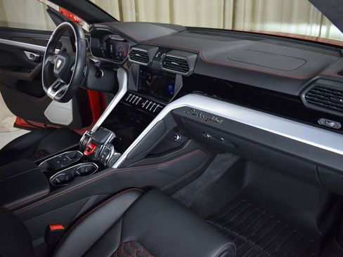 Used 2019 Lamborghini Urus AWD/4WD image 23