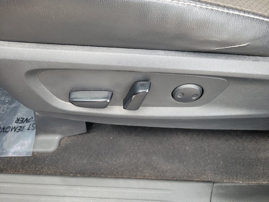 Certified 2023 Nissan Pathfinder SL FWD image 17