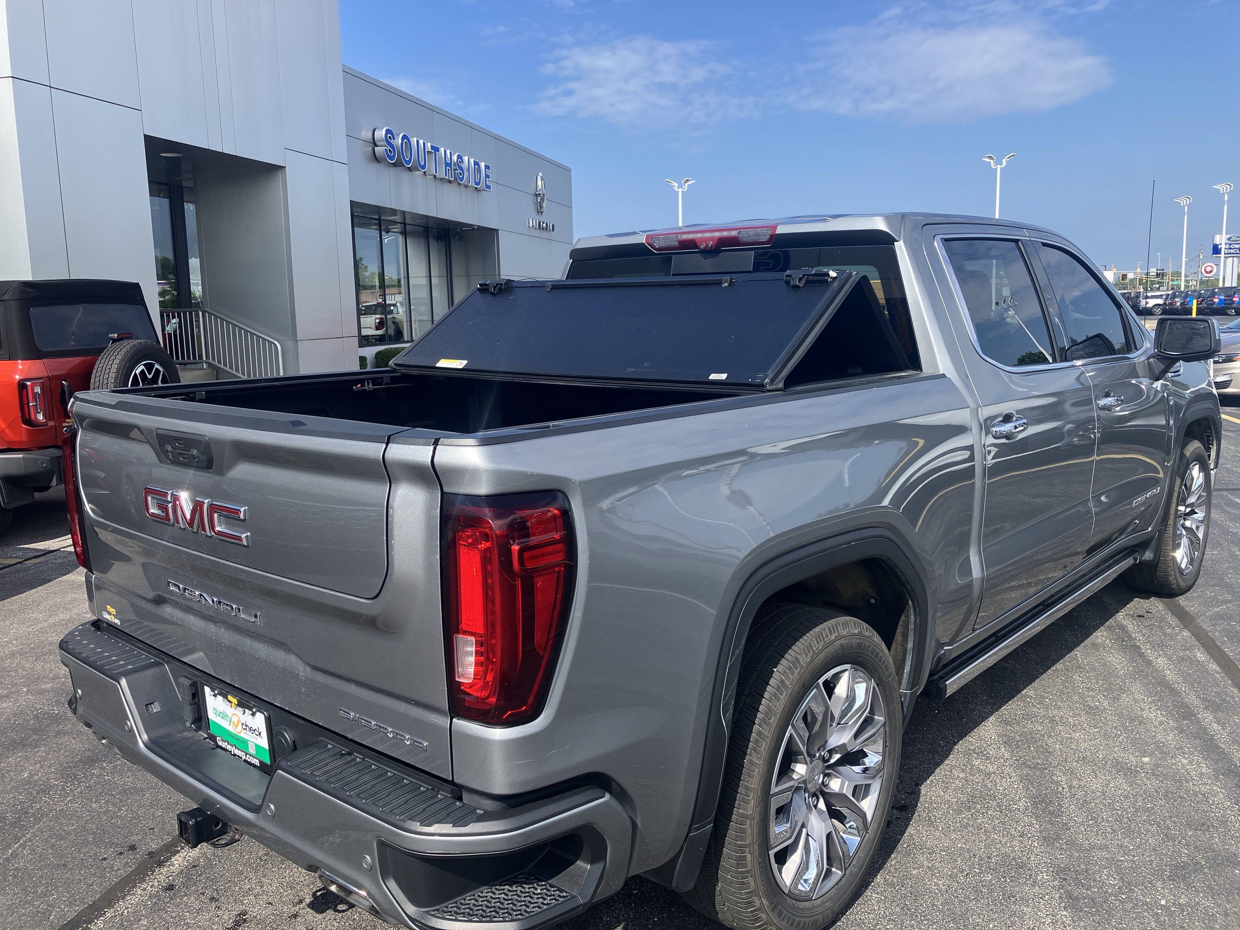 Used 2023 GMC Sierra 1500 Denali w/ Denali Reserve Package AWD/4WD image 7