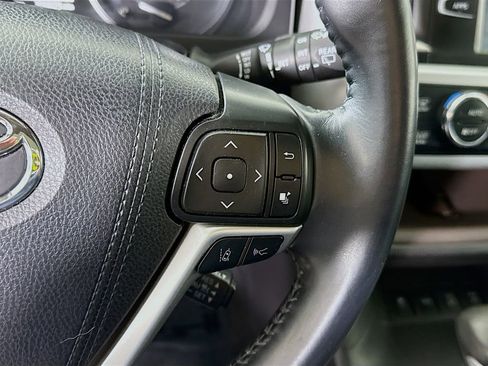 Certified 2019 Toyota Highlander XLE AWD/4WD image 24