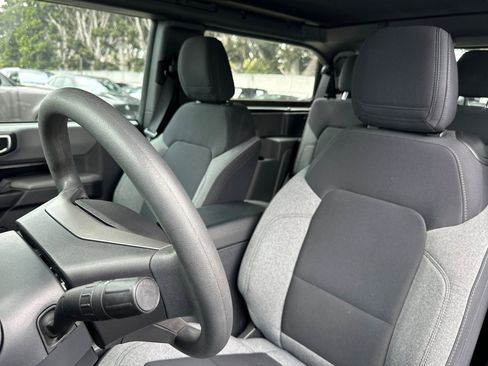 Used 2023 Ford Bronco image 6