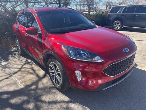 Used 2022 Ford Escape SEL image 2