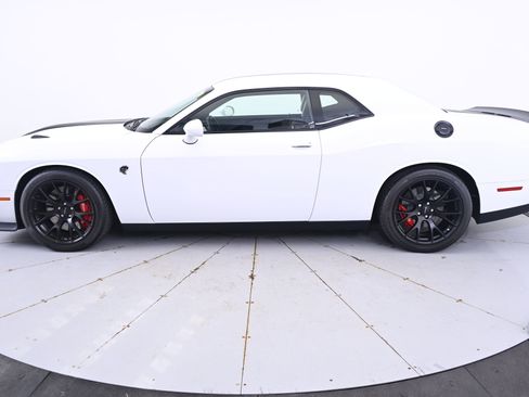 Used 2015 Dodge Challenger SRT Hellcat image 2