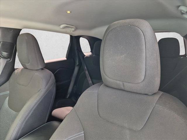 Used 2019 Jeep Cherokee Latitude w/ Popular Appearance Group FWD image 12
