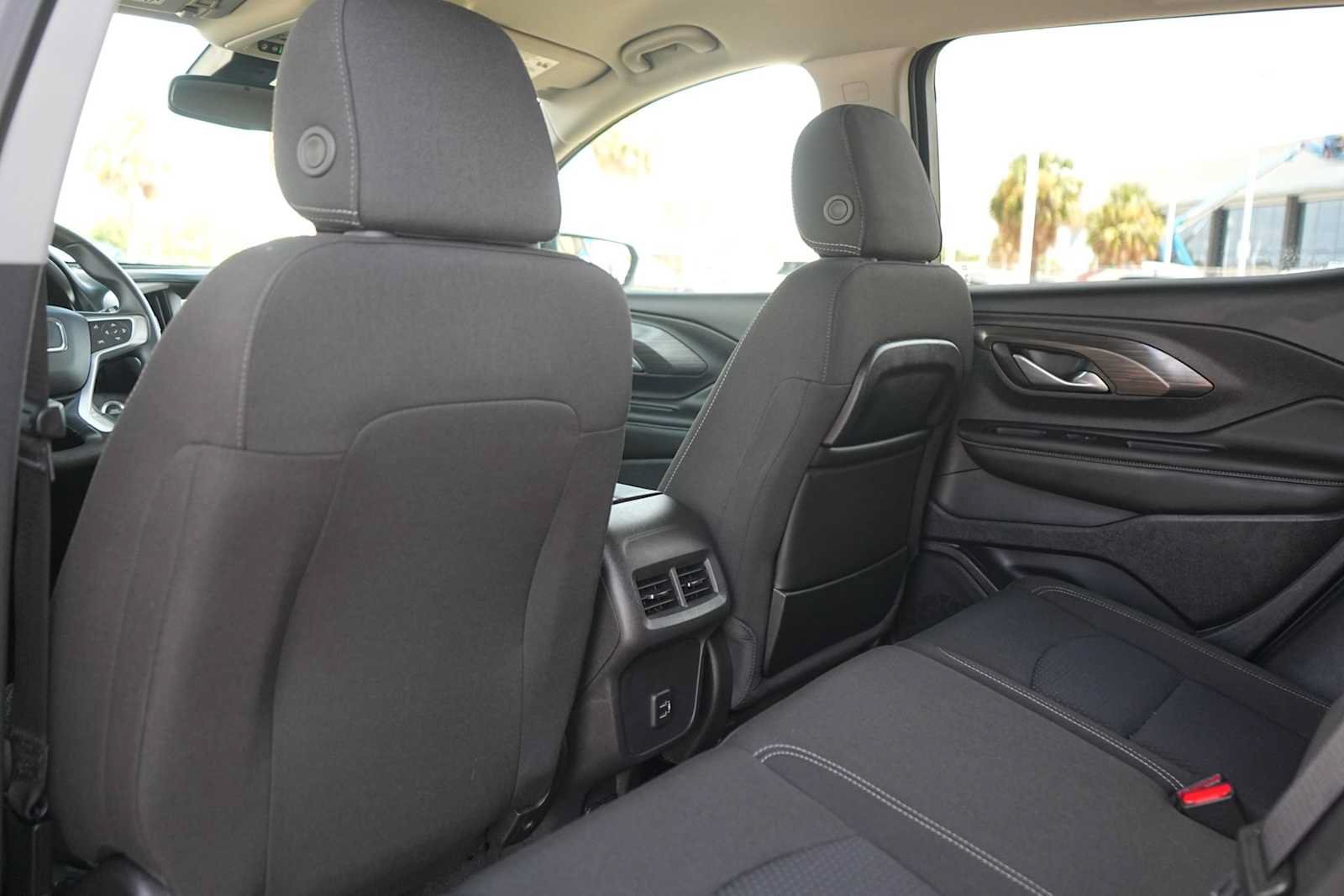 Used 2024 GMC Terrain SLE w/ Driver Convenience Package FWD image 13
