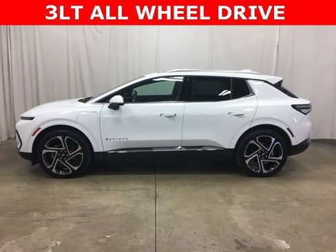 Used 2024 Chevrolet Equinox EV LT image 8