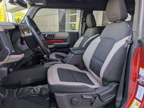 Used 2023 Ford Bronco Wildtrak image 25