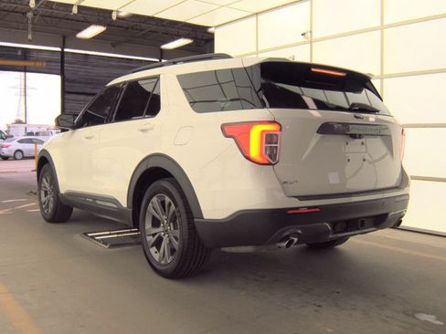 Used 2023 Ford Explorer XLT w/ Equipment Group 202A RWD image 3