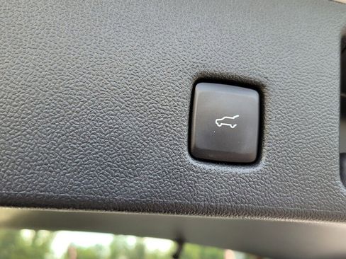 Used 2024 Ford Escape SE image 12