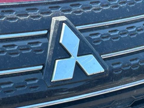 Used 2025 Mitsubishi Outlander 4WD Plug-In Hybrid image 10
