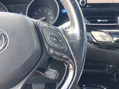Used 2019 Toyota C-HR XLE FWD image 16