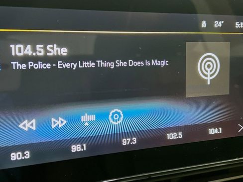 Certified 2025 Chevrolet Trax RS w/ Sunroof Package image 14