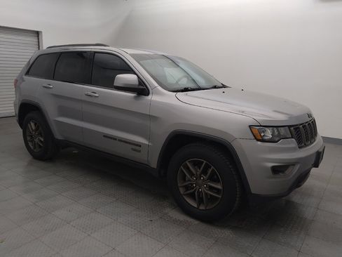 Used 2016 Jeep Grand Cherokee Laredo 75th Anniversary image 11