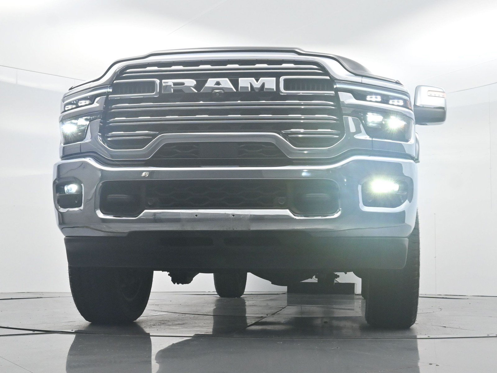 Used 2025 RAM 2500 Limited AWD/4WD image 25