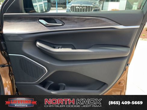 New 2026 Jeep Grand Cherokee L Limited AWD/4WD image 30