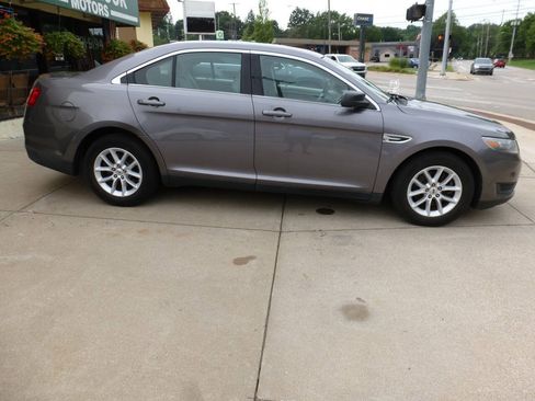 Used 2014 Ford Taurus SE FWD image 5