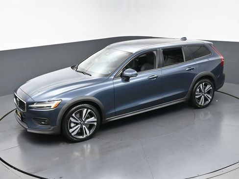 Used 2023 Volvo V60 B5 Cross Country Plus w/ Climate Package AWD/4WD image 38