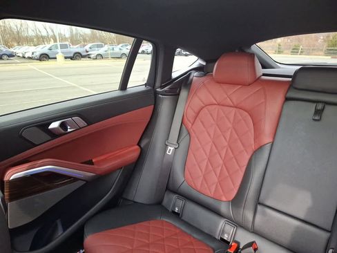 Used 2024 BMW X6 xDrive40i w/ Premium Package image 12