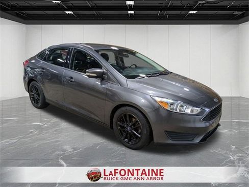 Used 2018 Ford Focus SE w/ SE Winter Package image 7