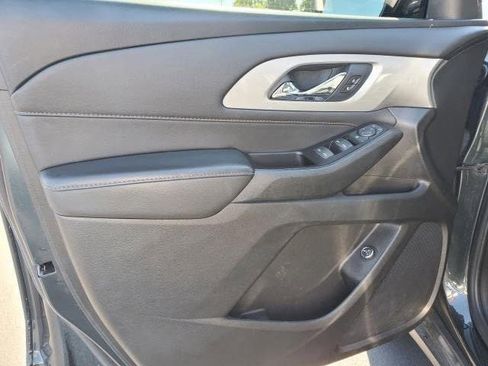 Used 2020 Chevrolet Traverse LT w/ Driver Confidence II Package image 13